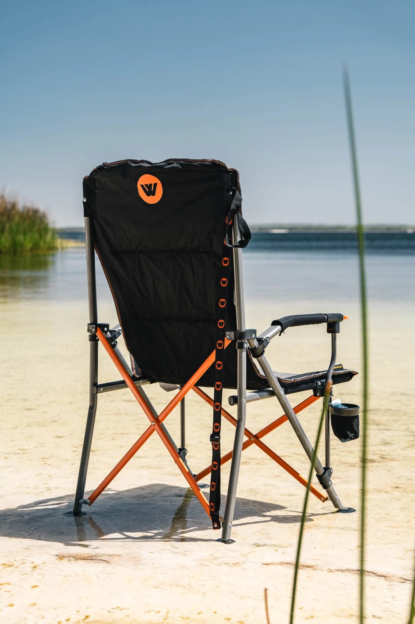 Cheynes XL Deluxe Solid Arm Camp Chair with Cushioned High Back, Wine Glass Holders, Drink Holder, Media Pocket, Self-Levelling Feet for Camping & Events, Weight Rated 200kg, Zipped Storage Pocket for Carry Bag with Shoulder Strap.